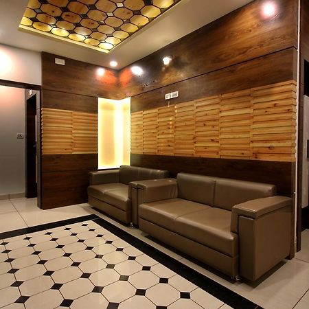 Hotel Midtown Vadodara Eksteriør billede