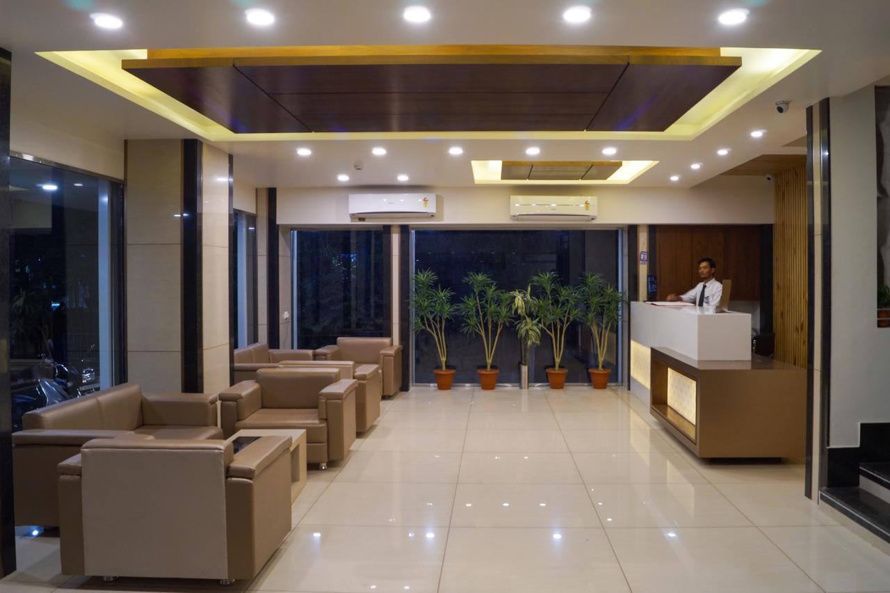 Hotel Midtown Vadodara Eksteriør billede