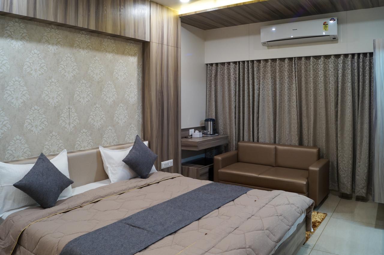 Hotel Midtown Vadodara Eksteriør billede