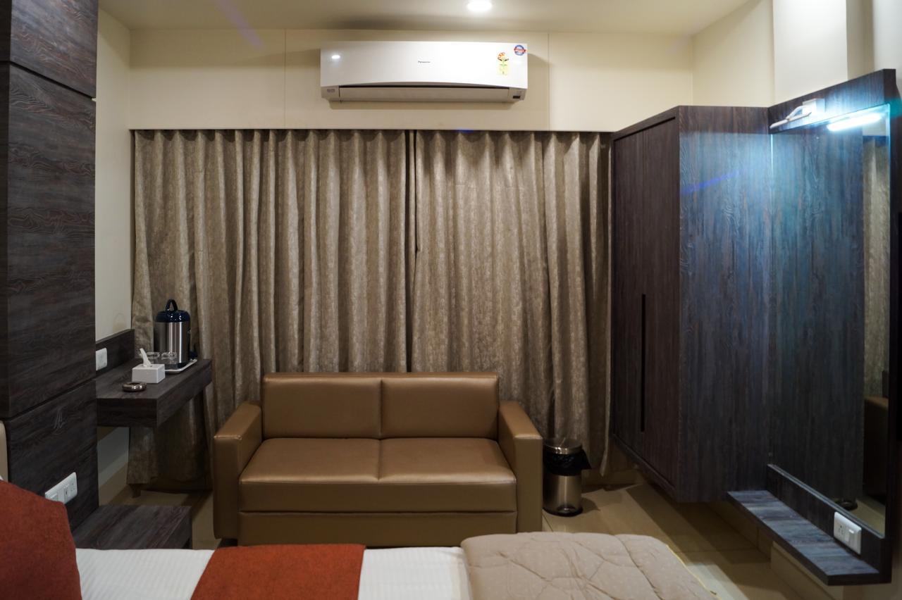 Hotel Midtown Vadodara Eksteriør billede