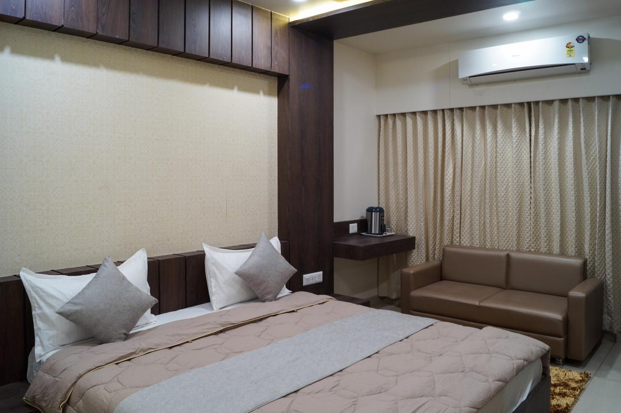 Hotel Midtown Vadodara Eksteriør billede