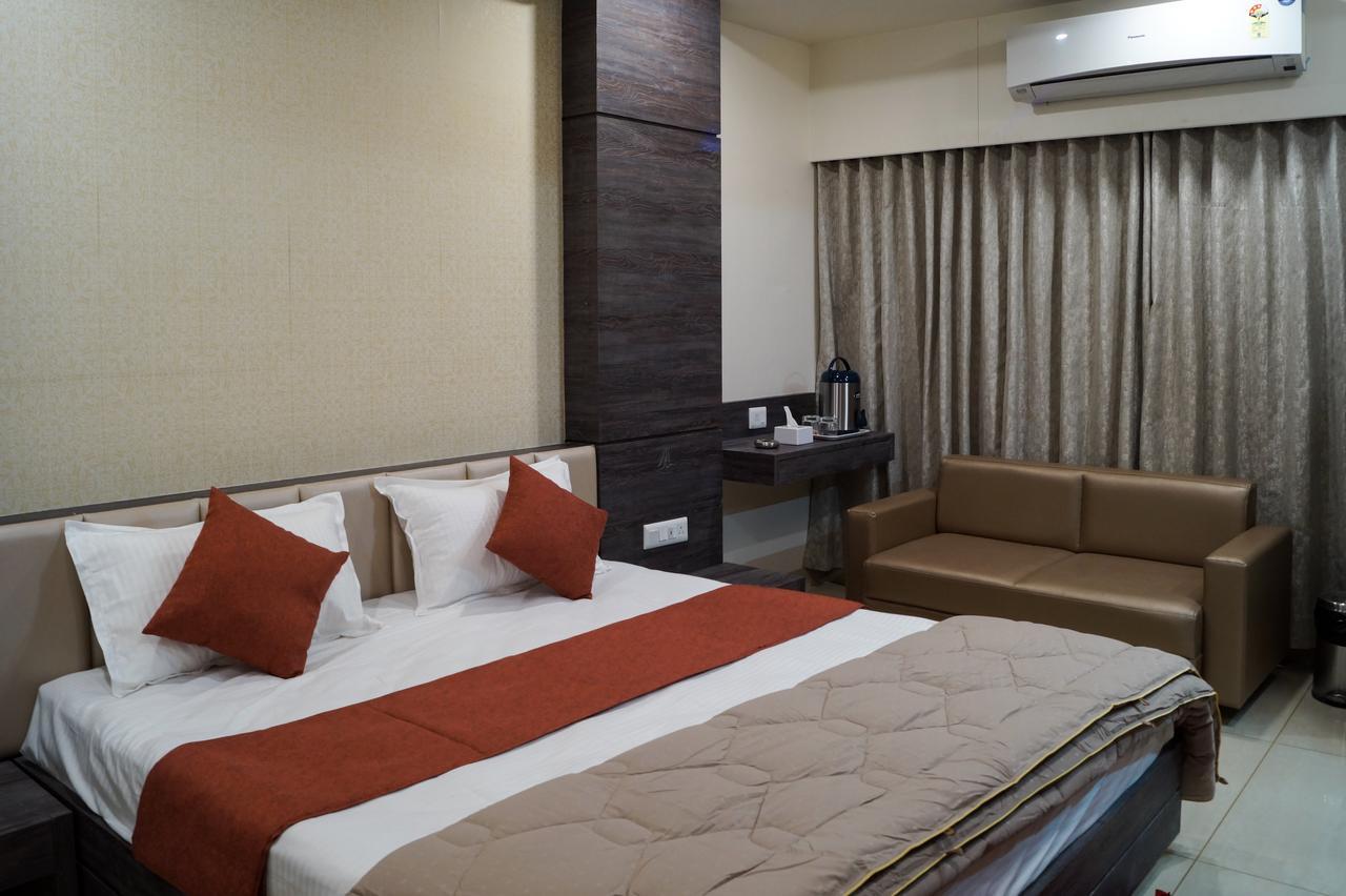 Hotel Midtown Vadodara Eksteriør billede