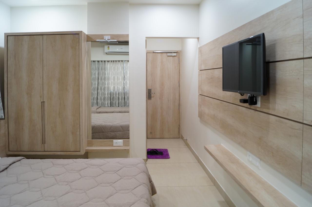 Hotel Midtown Vadodara Eksteriør billede