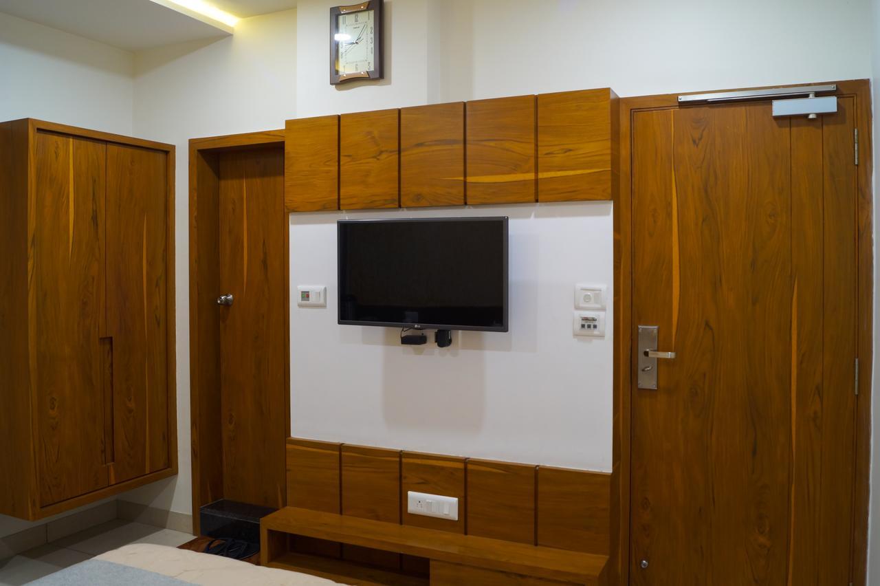 Hotel Midtown Vadodara Eksteriør billede