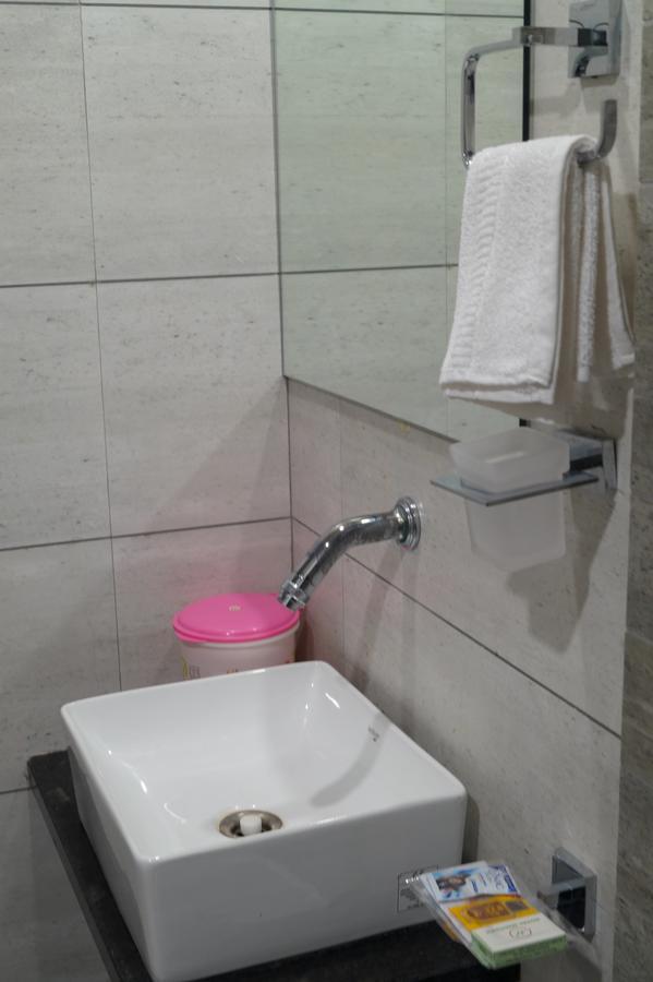 Hotel Midtown Vadodara Eksteriør billede