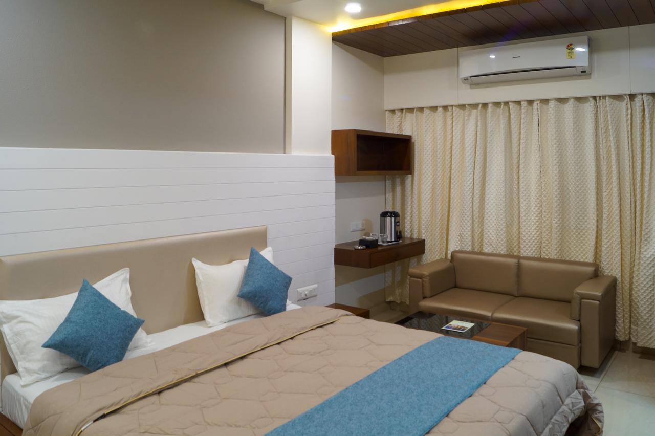Hotel Midtown Vadodara Eksteriør billede