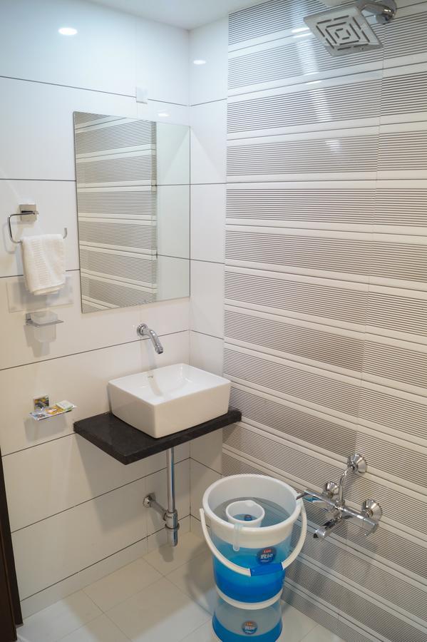 Hotel Midtown Vadodara Eksteriør billede