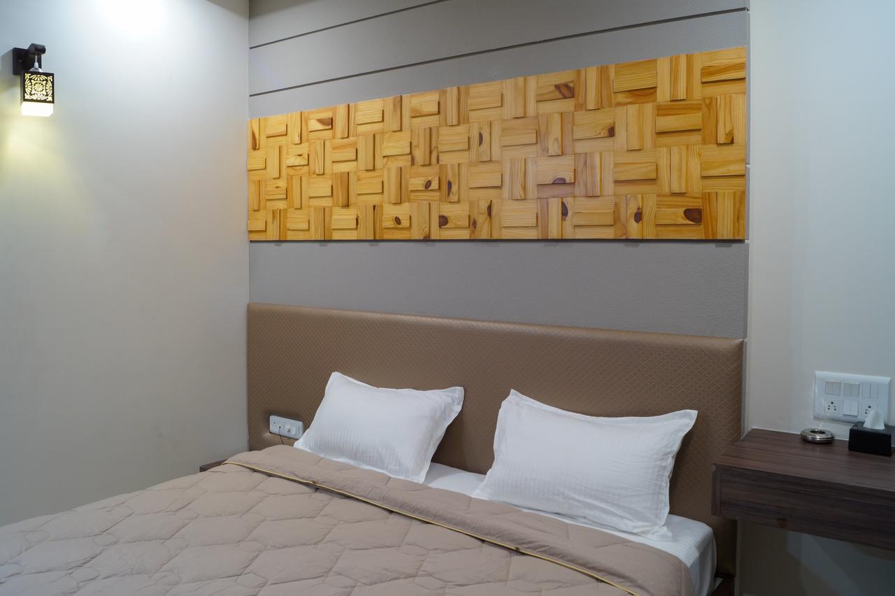 Hotel Midtown Vadodara Eksteriør billede