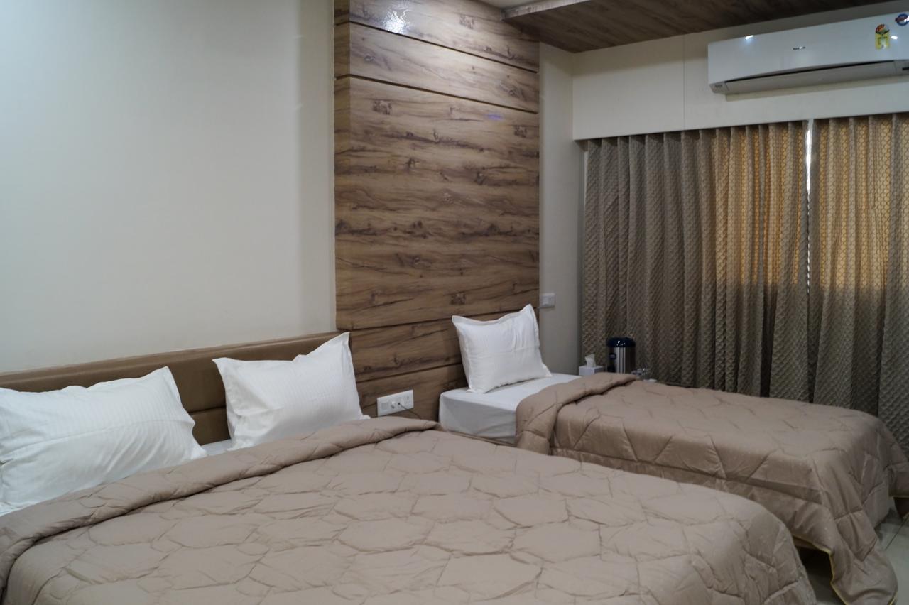 Hotel Midtown Vadodara Eksteriør billede