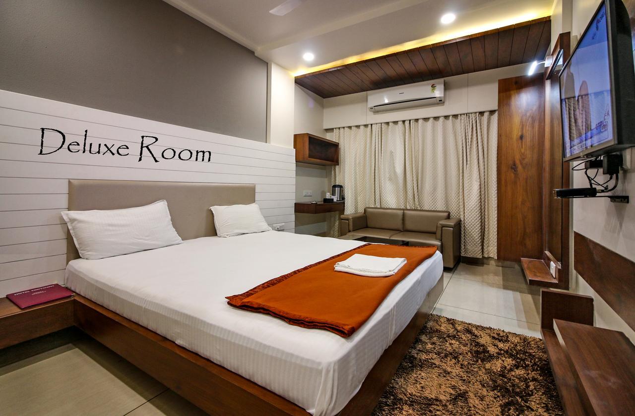 Hotel Midtown Vadodara Eksteriør billede